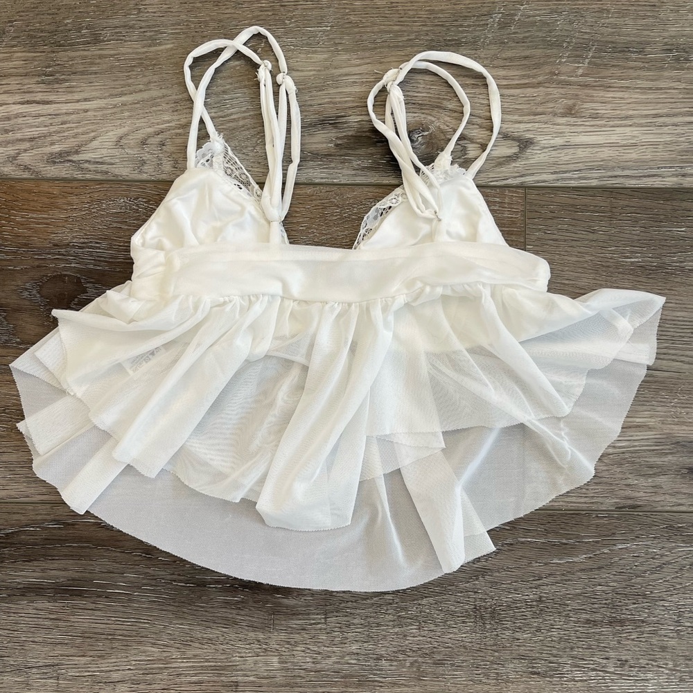 Princess Polly Cream Lace Camisole EUC size 2 - Picture 2 of 2